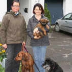 bergabe: Frauchen freut sich auf die Herausforderung